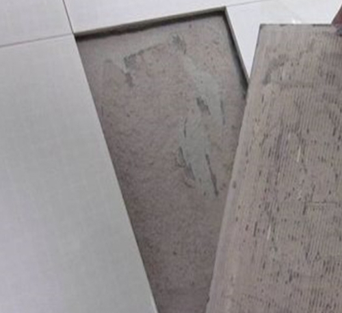 博爱瓷砖空鼓维修公司分享瓷砖铺贴时如果打浆（即涂抹在瓷砖背面和基层上的砂浆或瓷砖胶）过少，会带来以下问题
